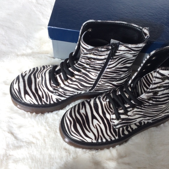 NEW IN BOX Real Leather/Calf Hair Platform Boots - Picture 2 of 6